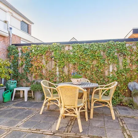 De Zonnestraal Holiday home